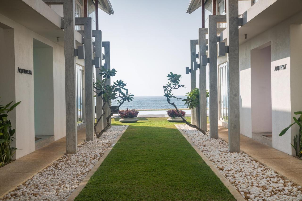 Sri Sharavi Beach Villas & Spa - With 43 Metre Saltwater Infinity Pool Mirissa Exteriör bild