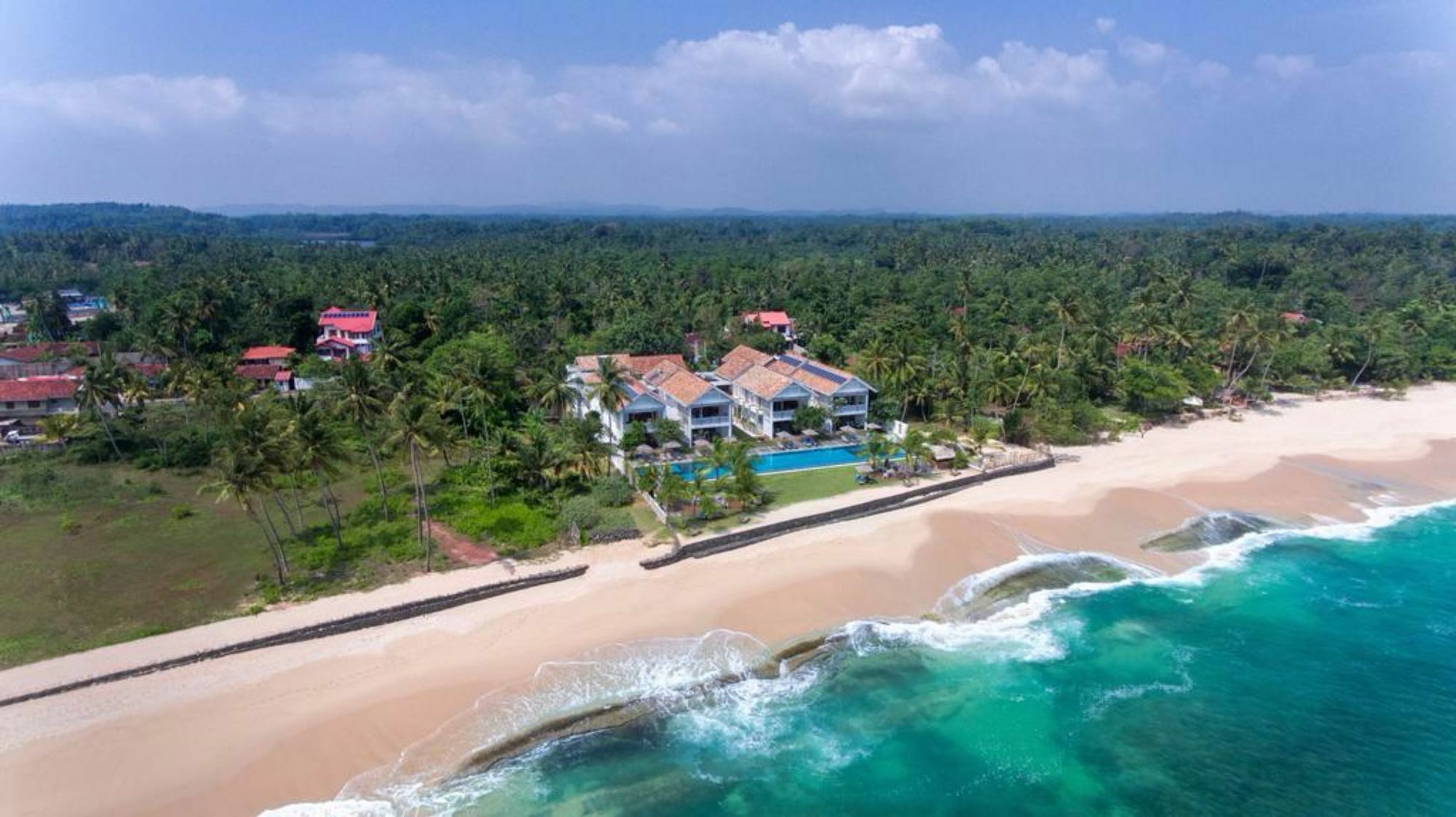 Sri Sharavi Beach Villas & Spa - With 43 Metre Saltwater Infinity Pool Mirissa Exteriör bild